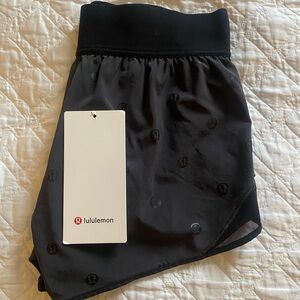 lululemon Hotty Hot Shorts 2.5”